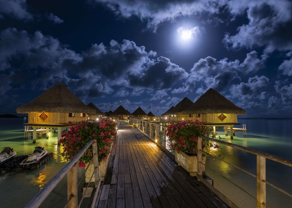 http://greatpacifictravels.com.au/hotel/images/hotel_img/11558323685InterContinental Bora Bora Le Moana Resort10.jpg
